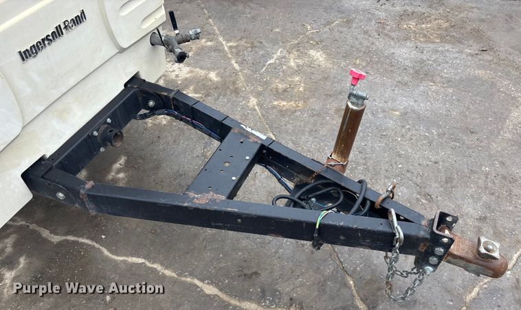 image for item FG1734 2012 Doosan P260 HP 220 air compressor