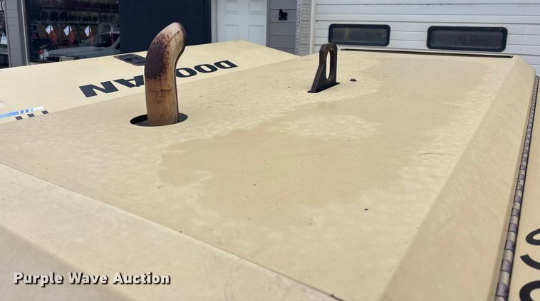 image for item FG1734 2012 Doosan P260 HP 220 air compressor