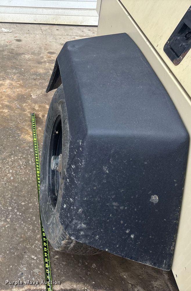 image for item FG1734 2012 Doosan P260 HP 220 air compressor