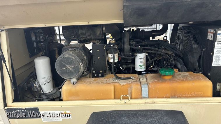 image for item FG1734 2012 Doosan P260 HP 220 air compressor