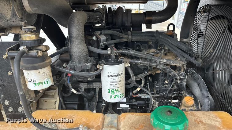 image for item FG1734 2012 Doosan P260 HP 220 air compressor