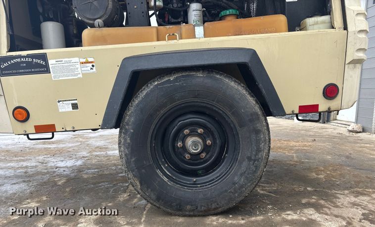 image for item FG1734 2012 Doosan P260 HP 220 air compressor