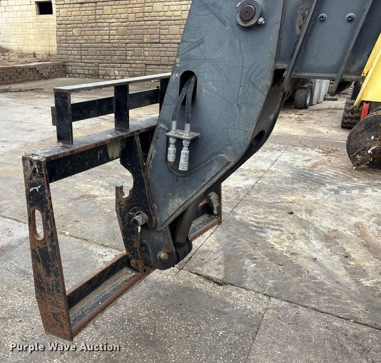 image for item FG1735 New Holland M459 telehandler