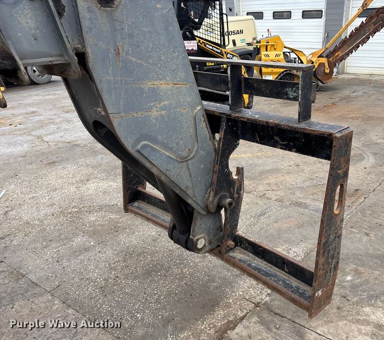 image for item FG1735 New Holland M459 telehandler