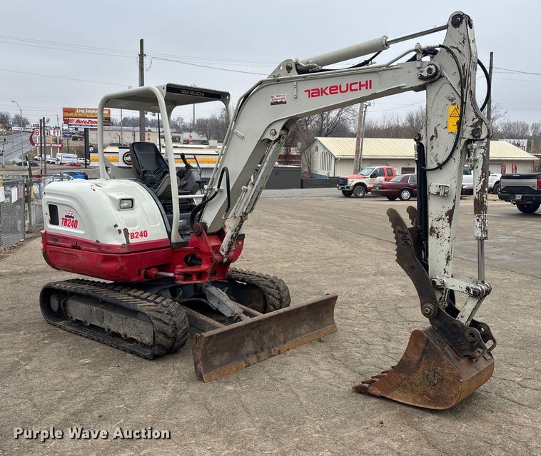 image for item FG1736 2017 Takeuchi TB240 mini excavator