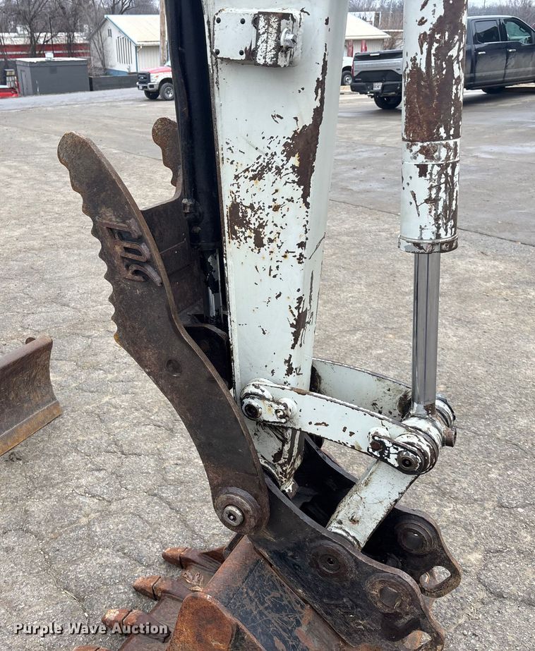 image for item FG1736 2017 Takeuchi TB240 mini excavator