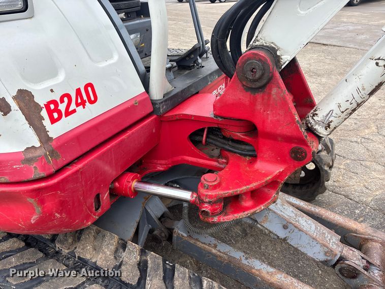 image for item FG1736 2017 Takeuchi TB240 mini excavator