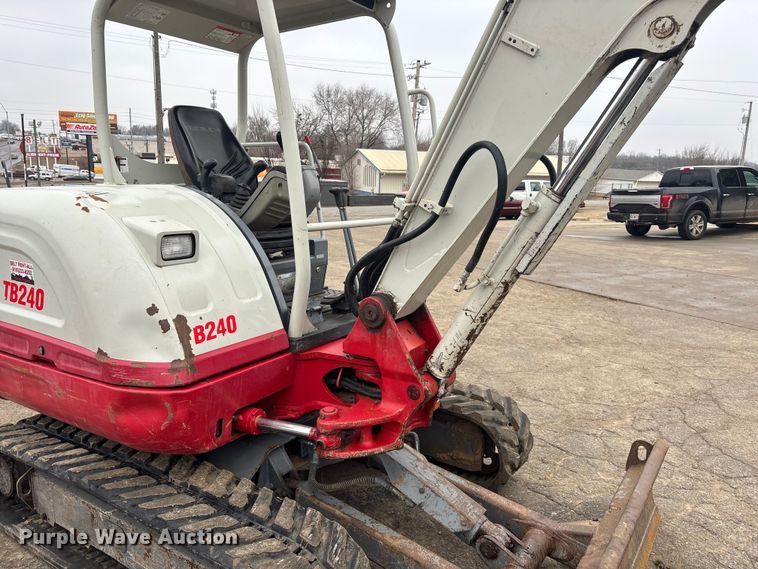 image for item FG1736 2017 Takeuchi TB240 mini excavator