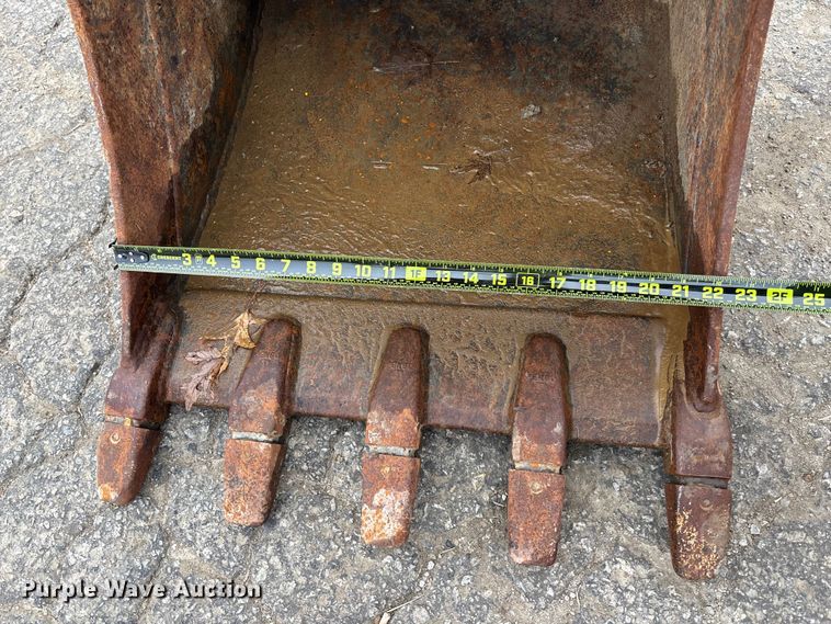 image for item FG1736 2017 Takeuchi TB240 mini excavator