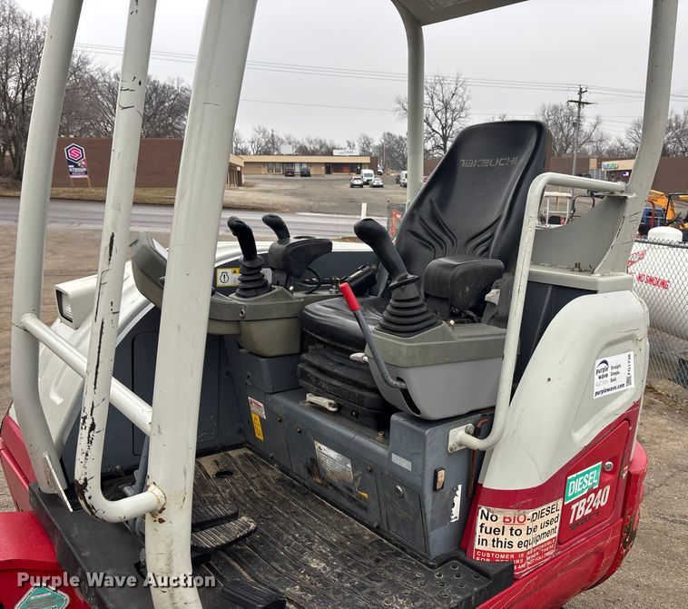 image for item FG1736 2017 Takeuchi TB240 mini excavator