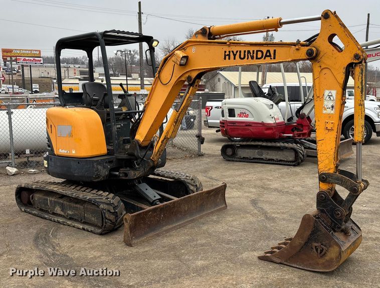 image for item FG1737 Hyundai Robes 35Z-9 mini excavator