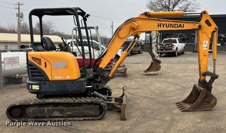image for item FG1737 Hyundai Robes 35Z-9 mini excavator
