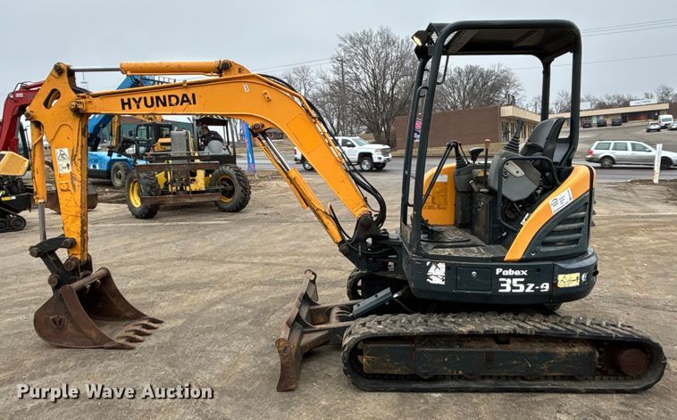 image for item FG1737 Hyundai Robes 35Z-9 mini excavator