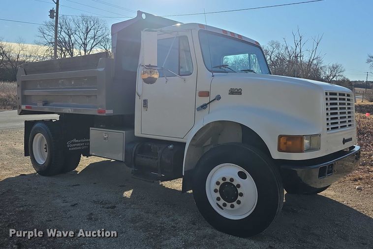 image for item FI0815 1998 International 4700 dump truck