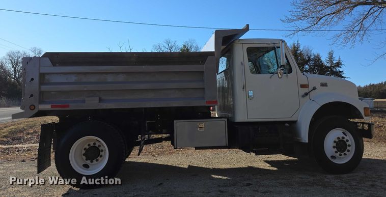 image for item FI0815 1998 International 4700 dump truck