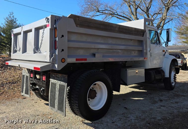 image for item FI0815 1998 International 4700 dump truck