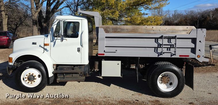 image for item FI0815 1998 International 4700 dump truck
