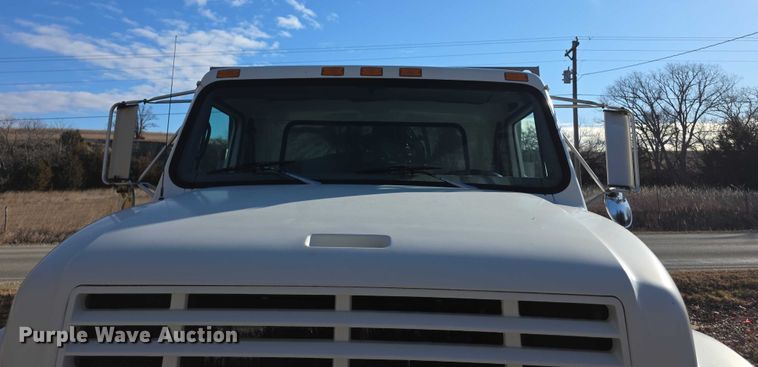 image for item FI0815 1998 International 4700 dump truck