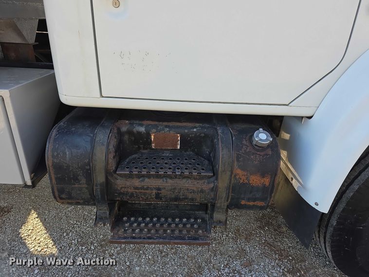 image for item FI0815 1998 International 4700 dump truck