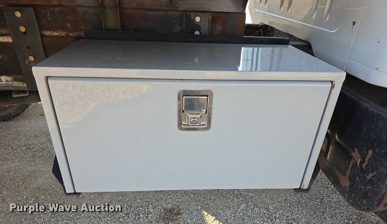 image for item FI0815 1998 International 4700 dump truck