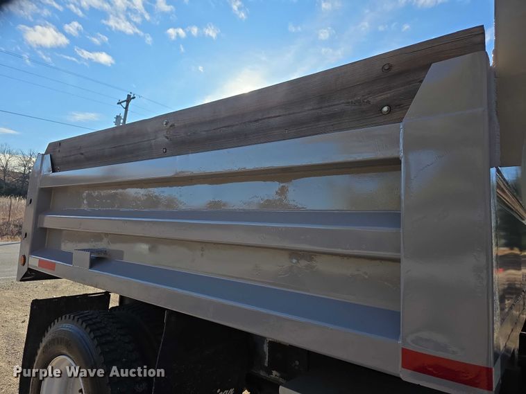 image for item FI0815 1998 International 4700 dump truck