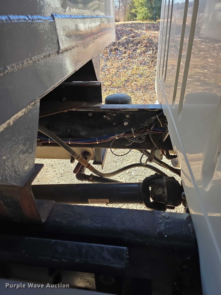 image for item FI0815 1998 International 4700 dump truck