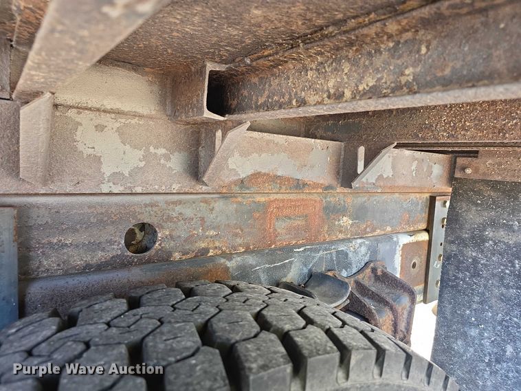 image for item FI0815 1998 International 4700 dump truck