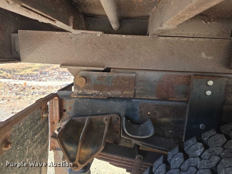 image for item FI0815 1998 International 4700 dump truck