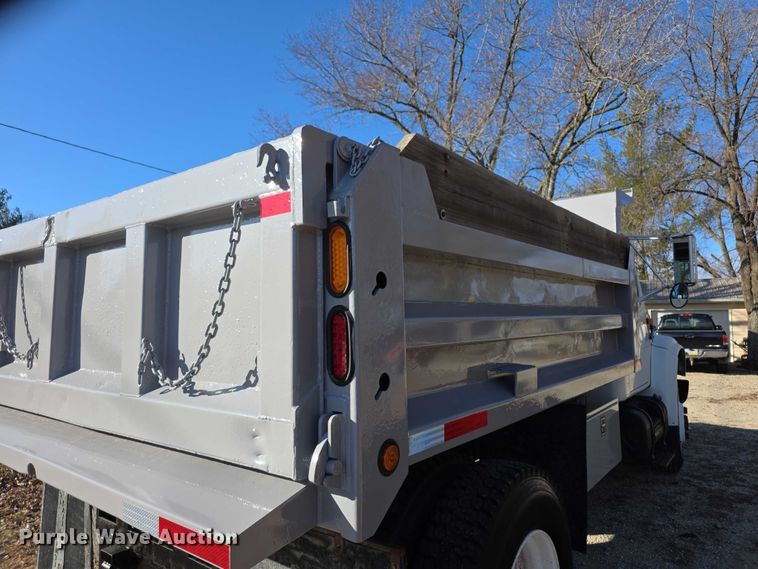 image for item FI0815 1998 International 4700 dump truck