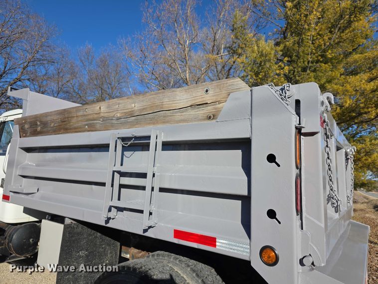 image for item FI0815 1998 International 4700 dump truck