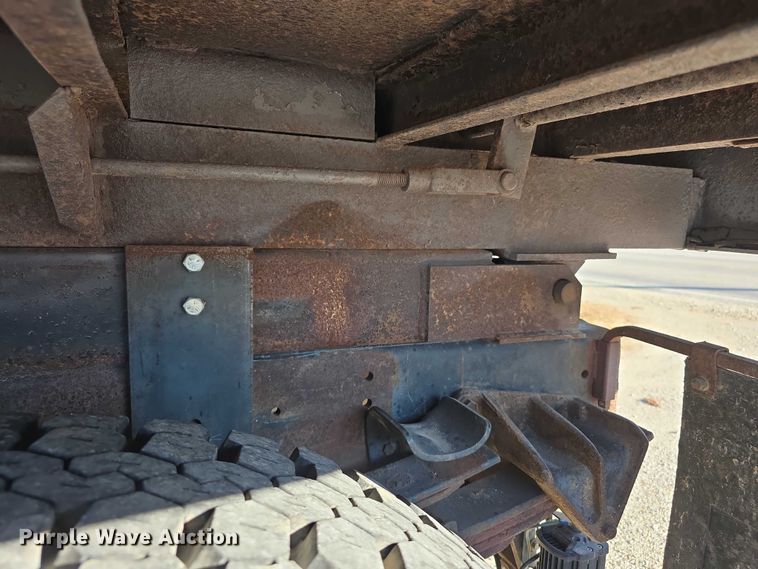 image for item FI0815 1998 International 4700 dump truck