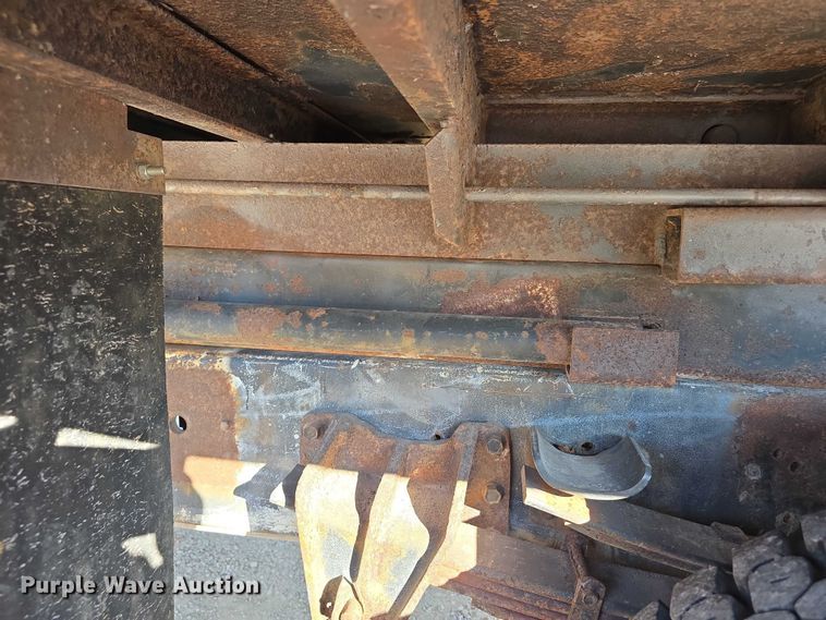 image for item FI0815 1998 International 4700 dump truck