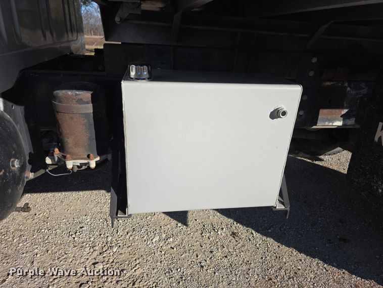 image for item FI0815 1998 International 4700 dump truck