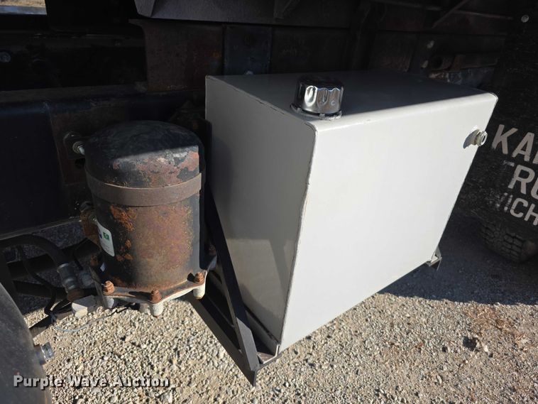 image for item FI0815 1998 International 4700 dump truck