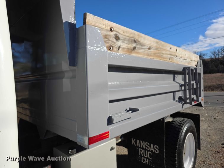 image for item FI0815 1998 International 4700 dump truck