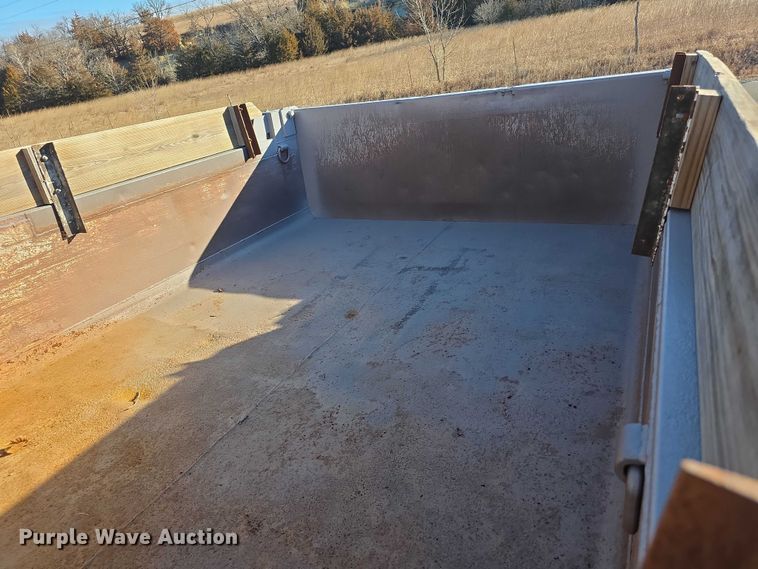 image for item FI0815 1998 International 4700 dump truck