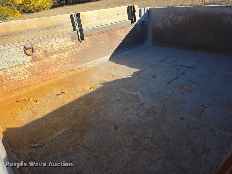 image for item FI0815 1998 International 4700 dump truck