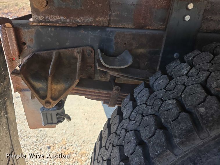 image for item FI0815 1998 International 4700 dump truck