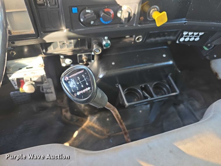 image for item FI0815 1998 International 4700 dump truck