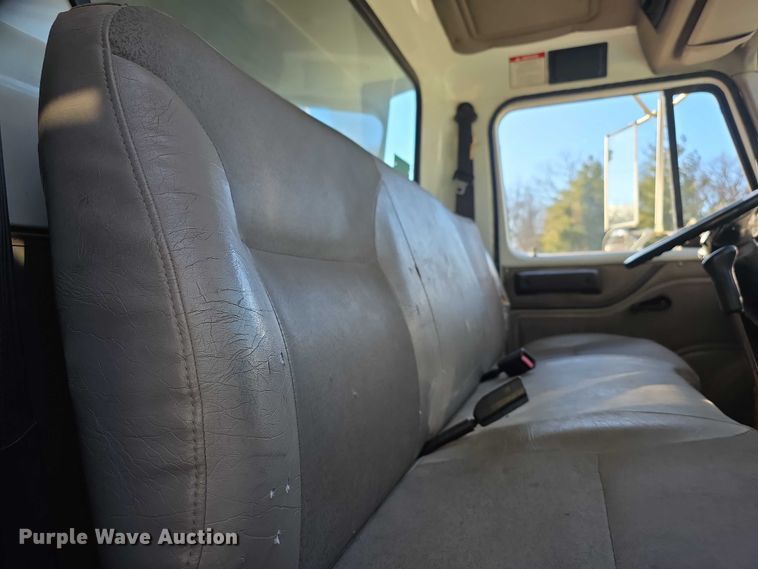 image for item FI0815 1998 International 4700 dump truck