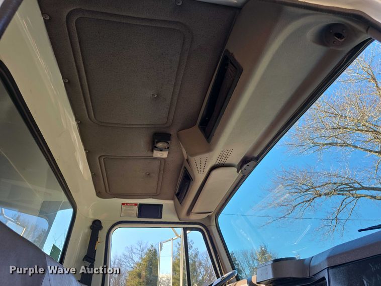 image for item FI0815 1998 International 4700 dump truck