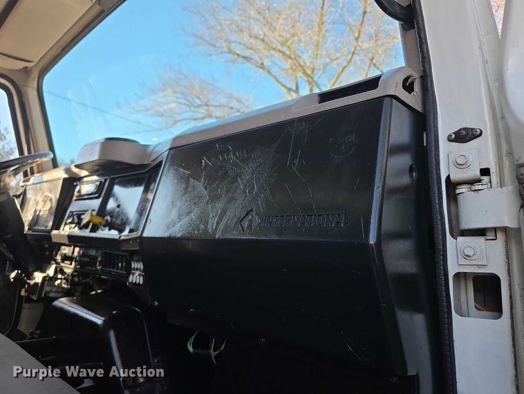 image for item FI0815 1998 International 4700 dump truck