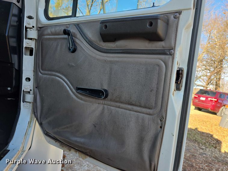 image for item FI0815 1998 International 4700 dump truck