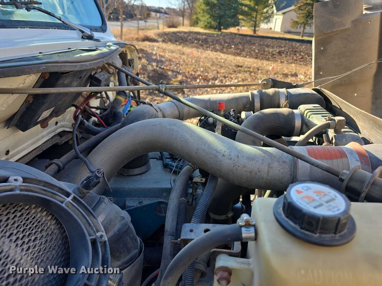 image for item FI0815 1998 International 4700 dump truck