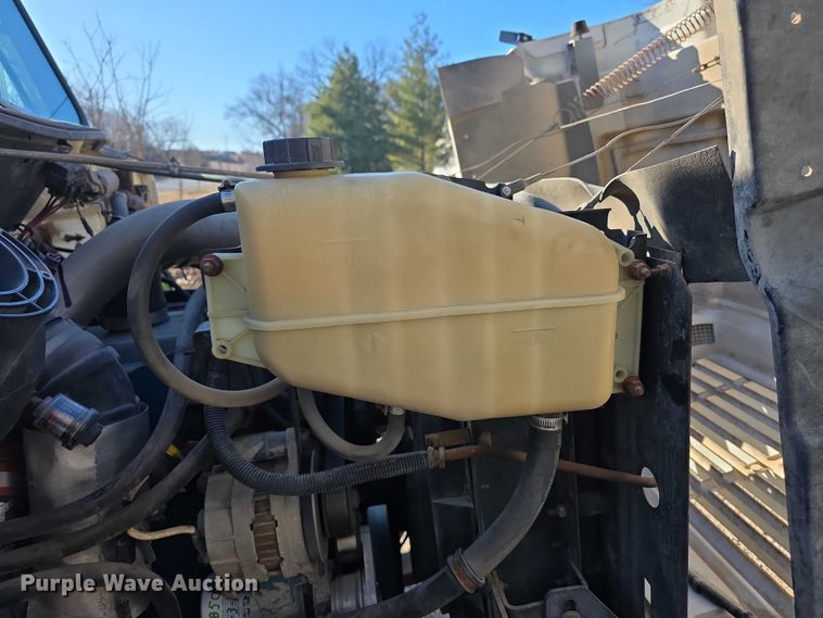 image for item FI0815 1998 International 4700 dump truck