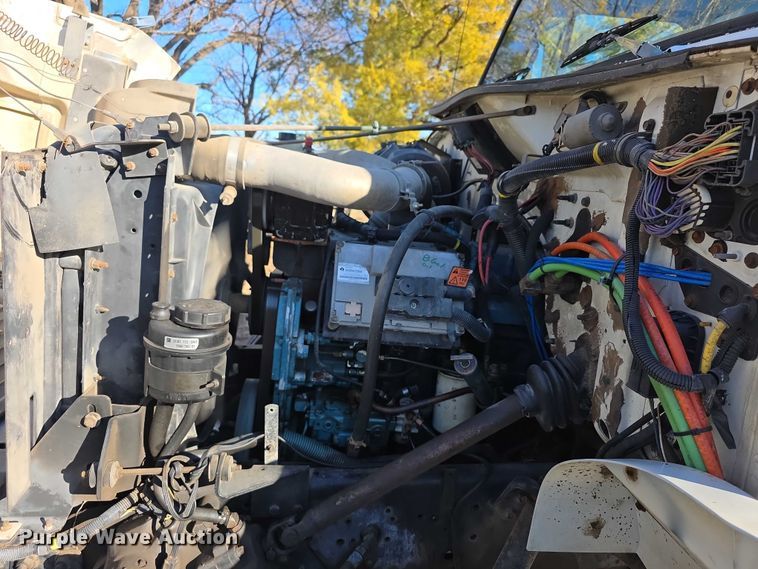 image for item FI0815 1998 International 4700 dump truck