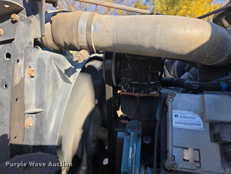 image for item FI0815 1998 International 4700 dump truck