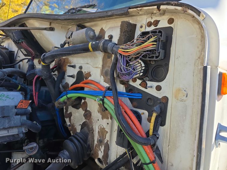 image for item FI0815 1998 International 4700 dump truck