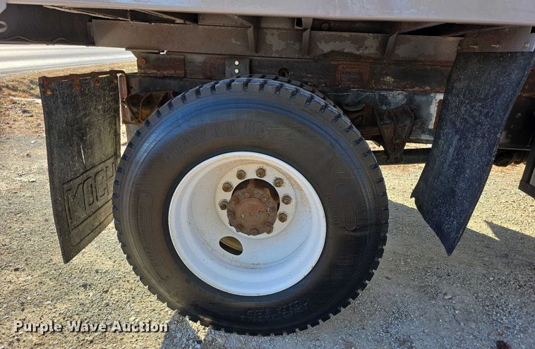 image for item FI0815 1998 International 4700 dump truck