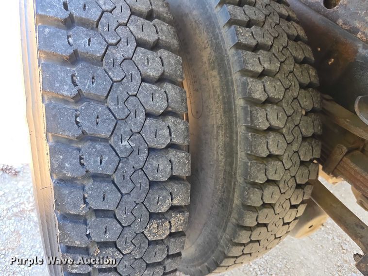 image for item FI0815 1998 International 4700 dump truck